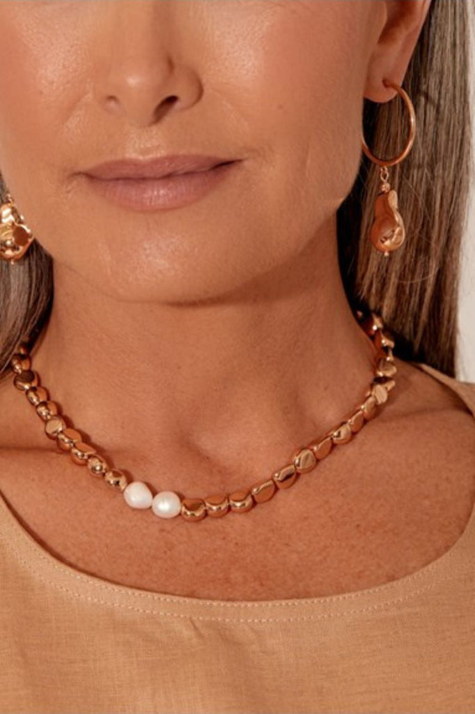 Adorne Cast Metal Pearl Panel Necklace | Gold Cream_Silvermaple Boutique