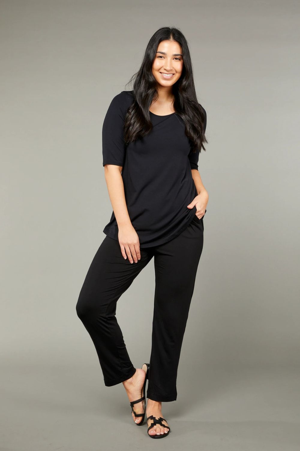 Tani Elbow Swing Tee | Black 79765_Silvermaple Boutique