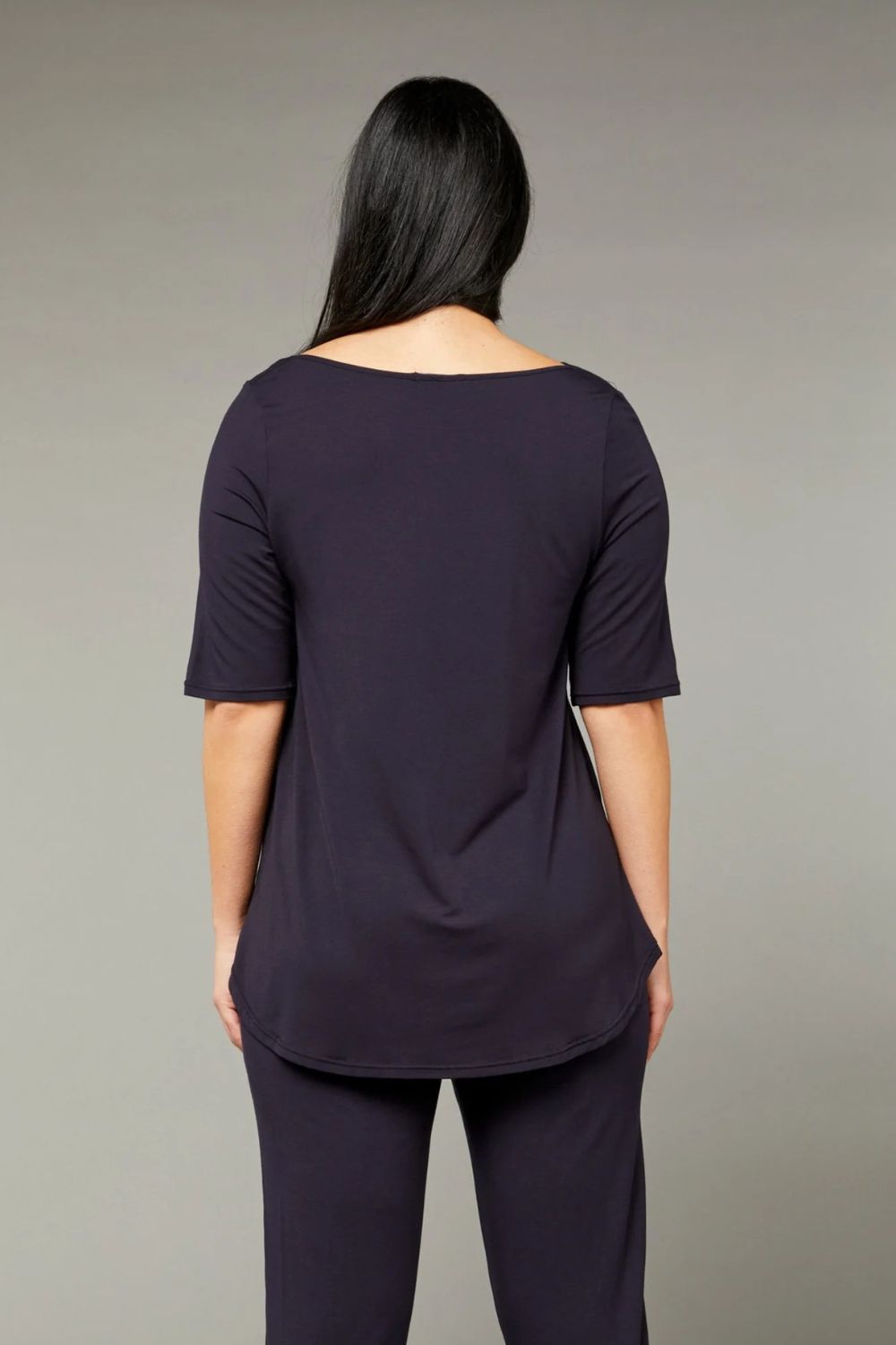 Tani Elbow Swing Tee | Navy 79765_Silvermaple Boutique