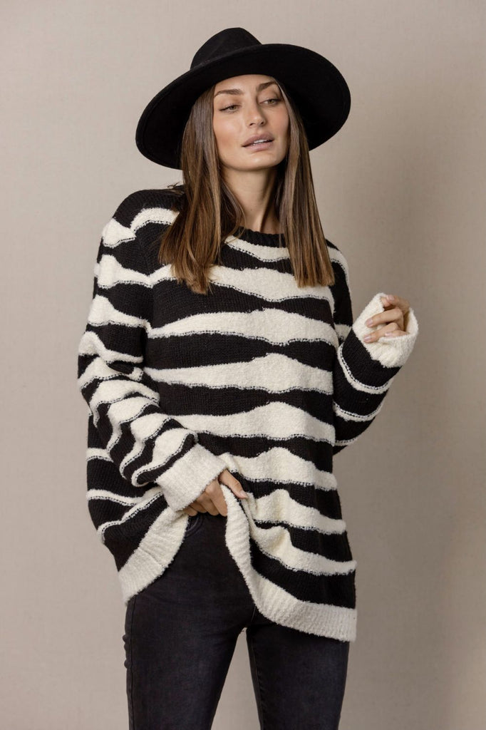 Fashion Express Abigal Abstract Slouchy Knit | Black/Ivory_Silvermaple Boutique