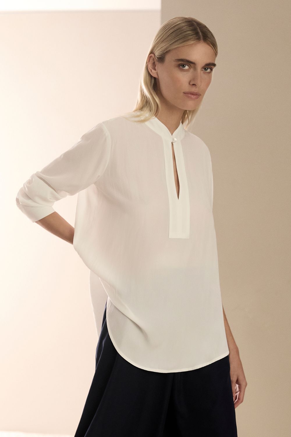 Mela Purdie Keyhole Shirt | White_Silvermaple Boutique