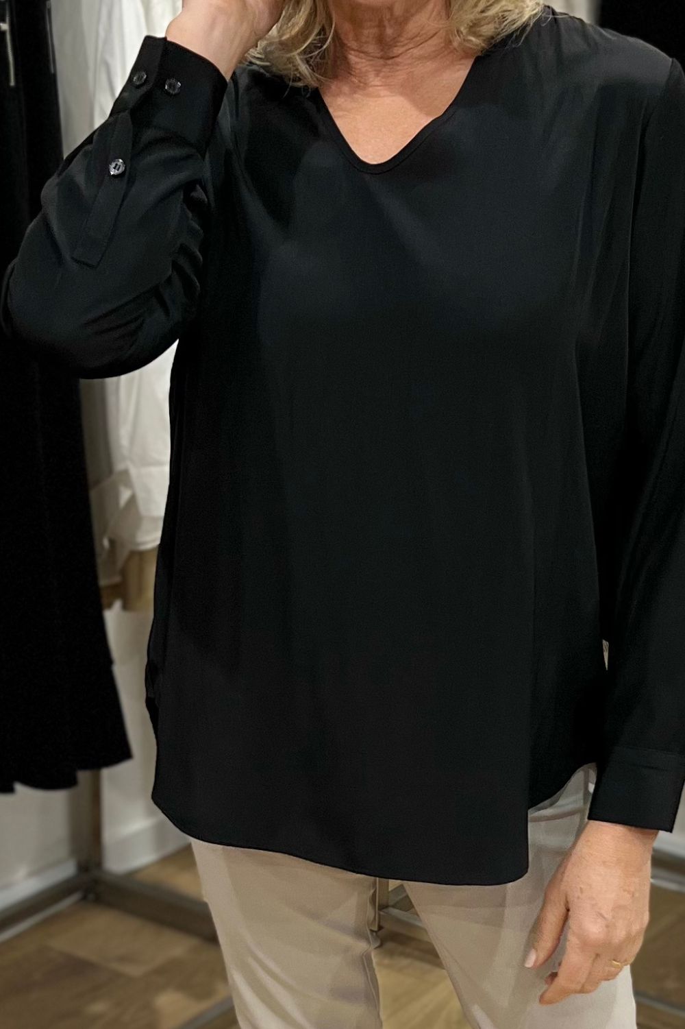 Mela Purdie Slide Blouse | Black_Silvermaple Boutique