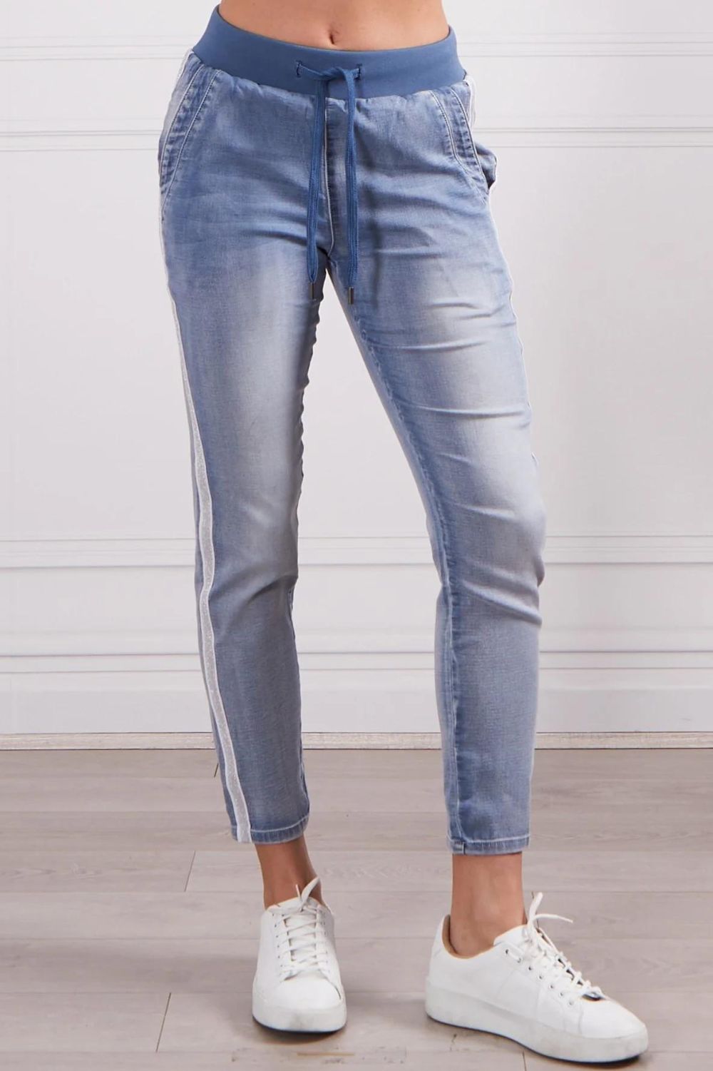 Monaco Boston Denim Jogger | Light Blue Wash_Silvermaple Boutique