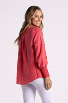 Silvermaple Collection Carrie Linen V-Neck Top | Melon