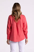 Silvermaple Collection Carrie Linen V-Neck Top | Melon