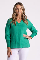 Silvermaple Collection Carrie Linen V-Neck Top | Emerald