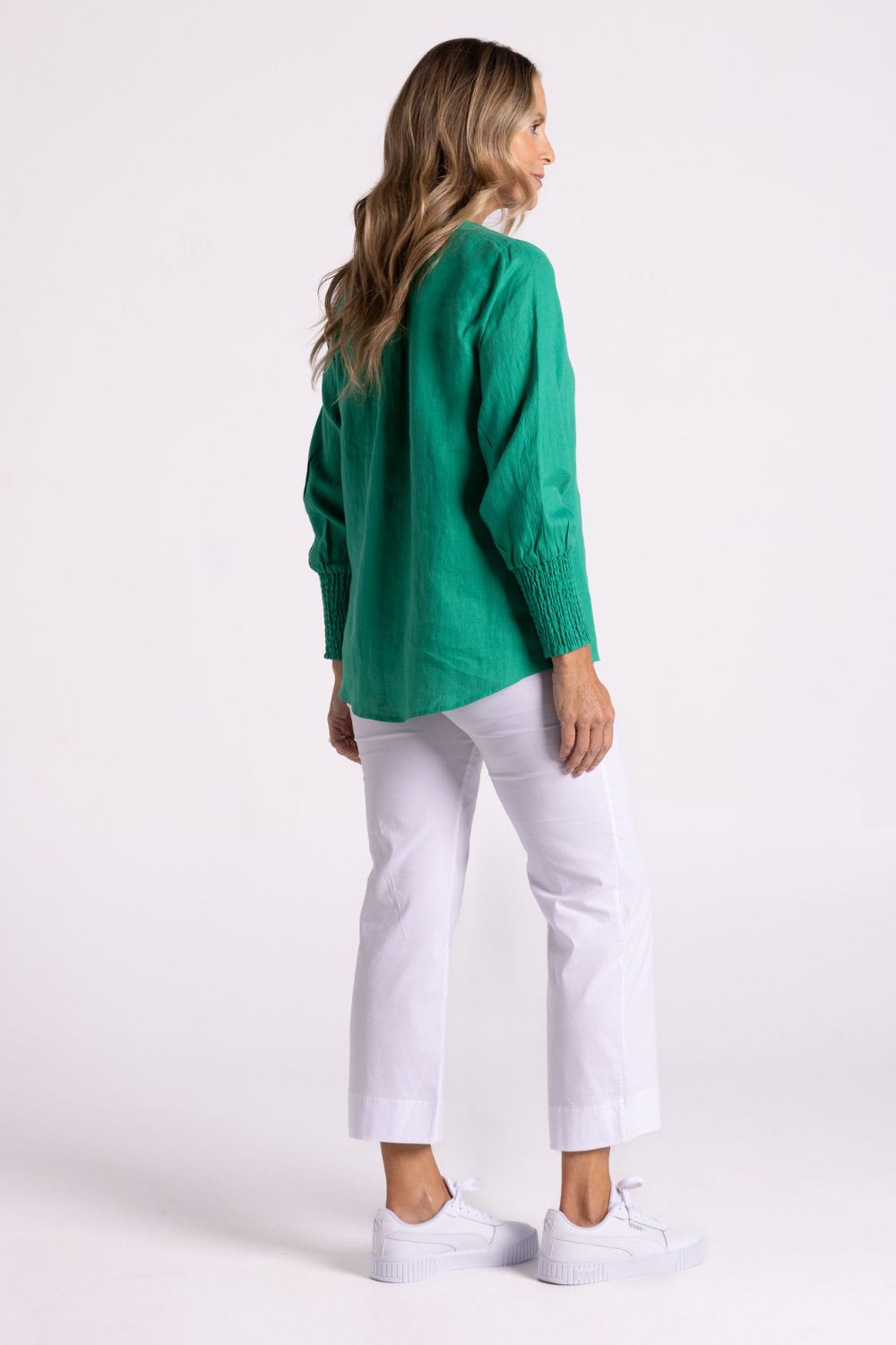 Silvermaple Collection Carrie Linen V-Neck Top | Emerald