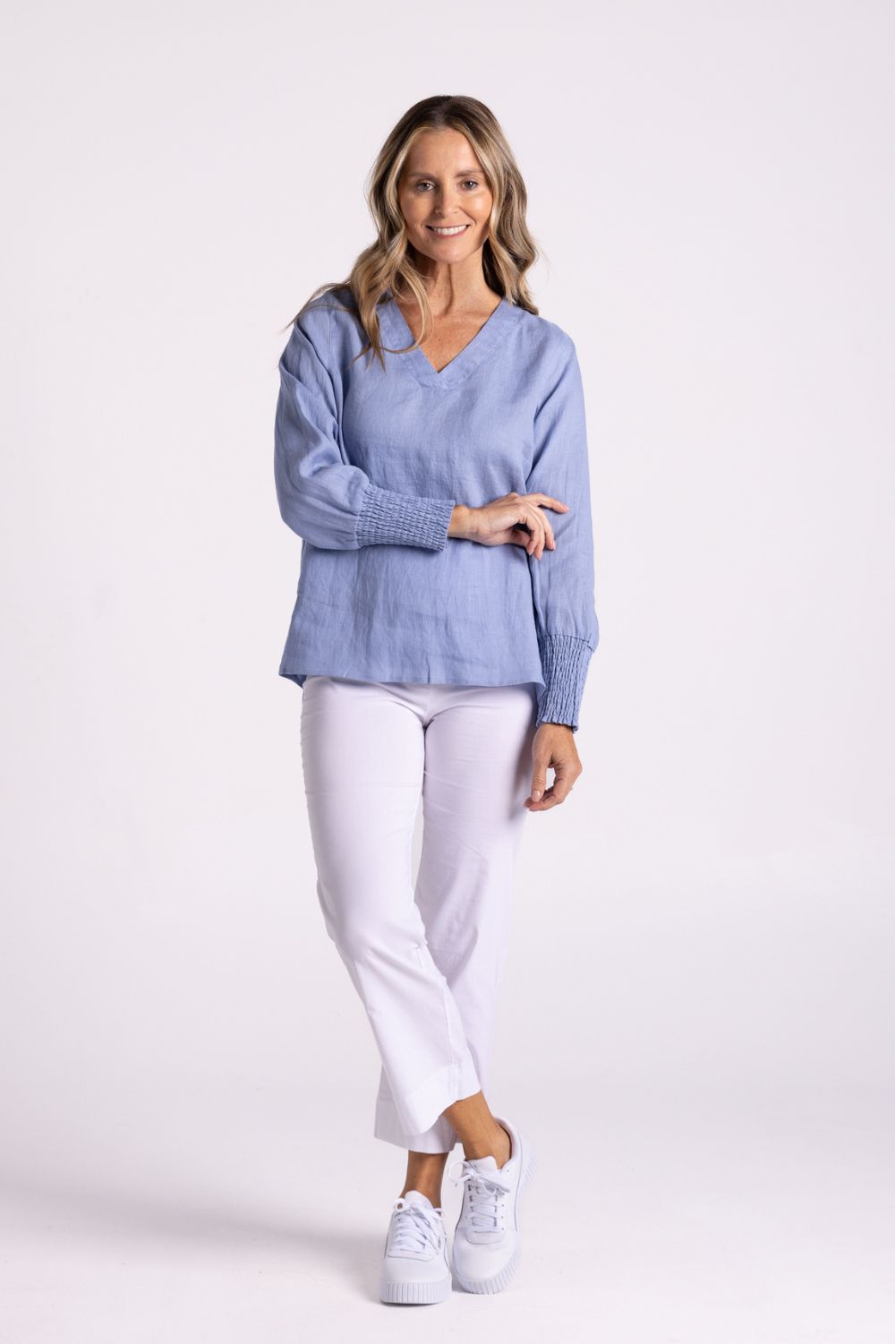 Silvermaple Collection Carrie Linen V-Neck Top | Sky