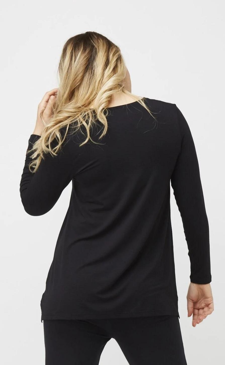 Tani Long Sleeve Swing Tee | Black | 79372_Silvermaple Boutique