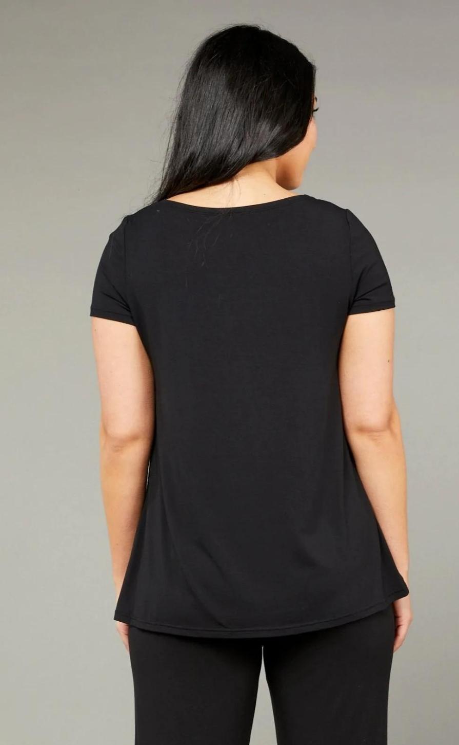 Tani Swing Tee | Black | 79375_Silvermaple Boutique